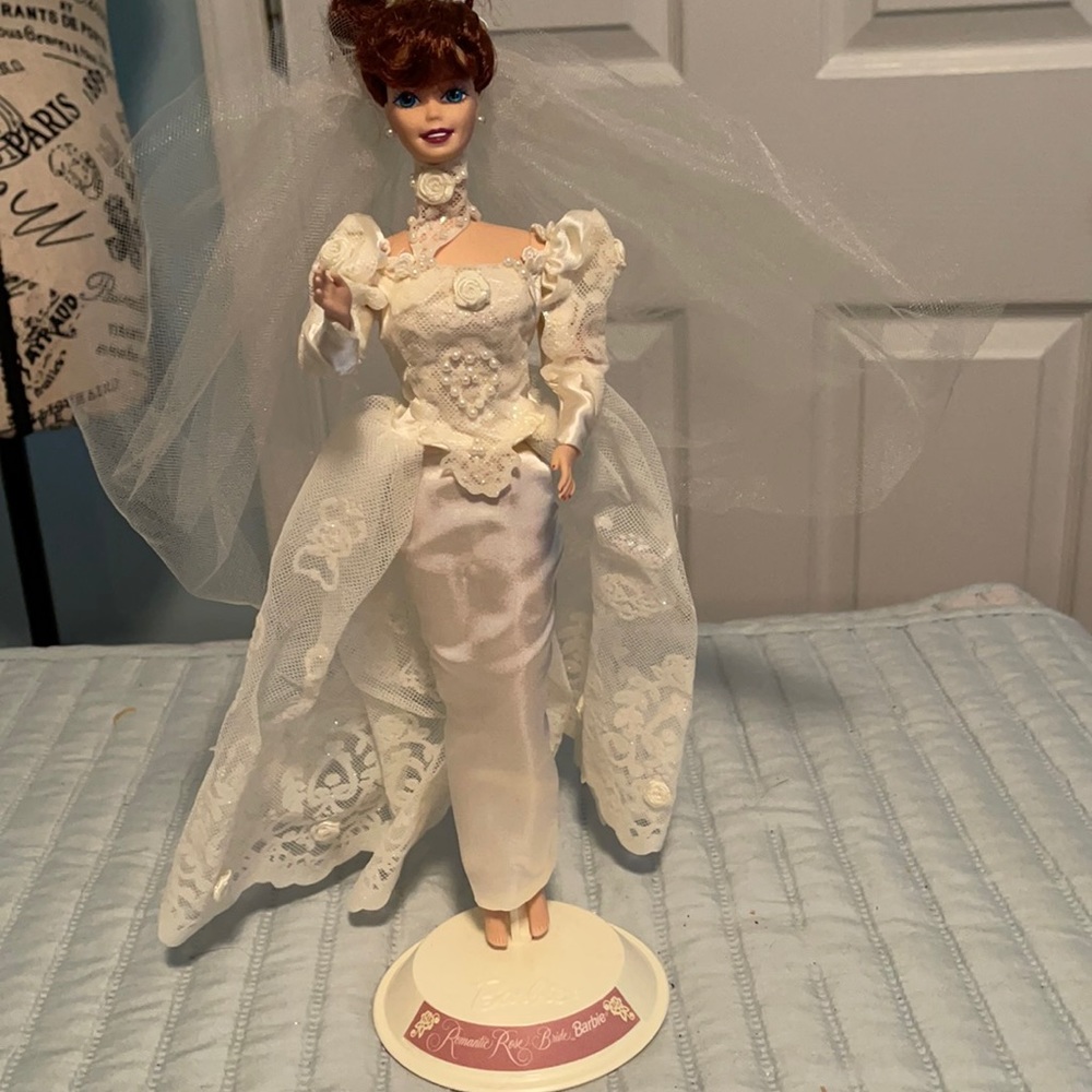 1995 Romantic Rose Bride Porcelain Barbie